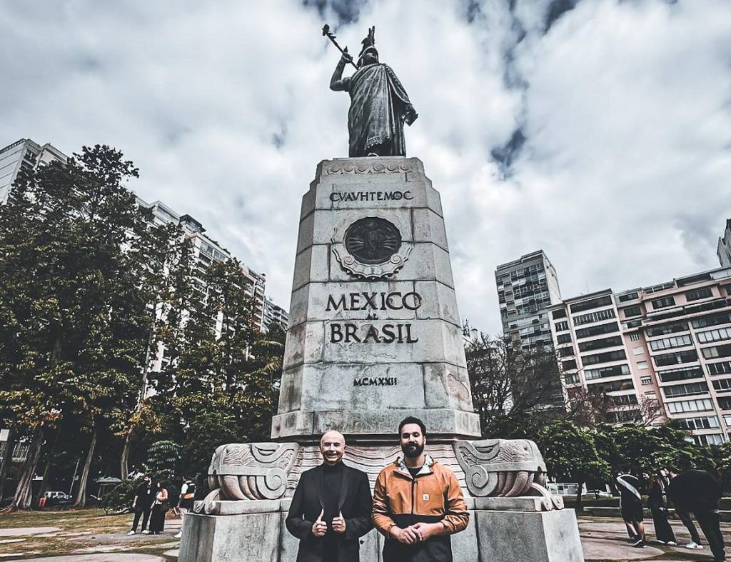 Reinauguração de estátua: em vez do bronze, detalhes em resina
