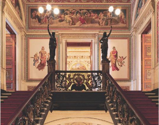 Palácio do Catete reabre parcialmente com exposição de Carlos Latuff