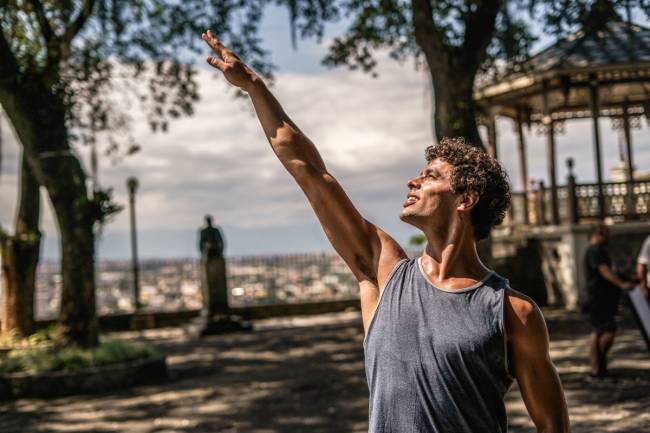 Um Lobo Entre os Cines: conta a história do carioca Thiago Soares, o primeiro bailarino do Royal Ballet de Londres.