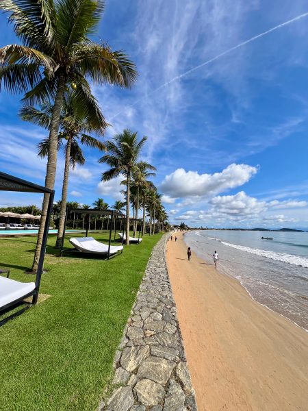Resort pé na areia na Praia de Manguinhos