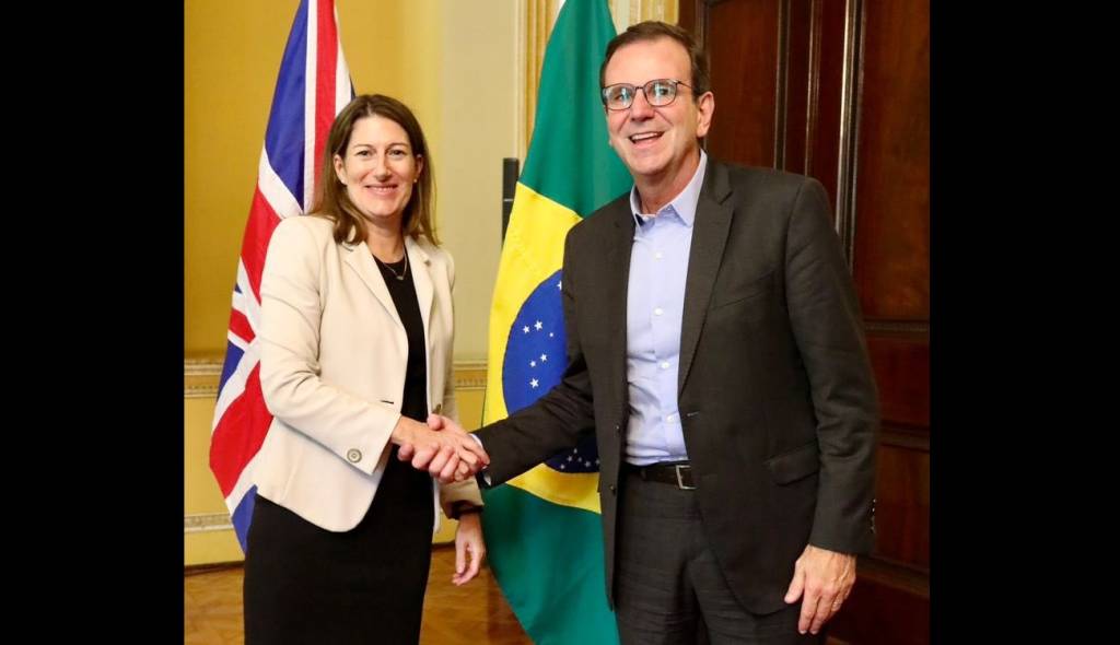 Embaixadora do Reino Unido responde a Paes sobre matéria da BBC