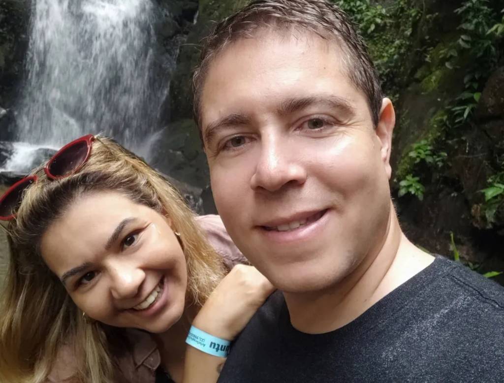 Noiva de apresentador de TV morre em acidente de moto na Barra