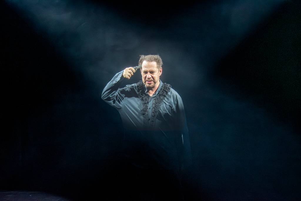 Teatro, por Claudia Chaves: “Hamlet” — O clássico imperdível