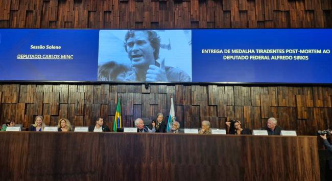 Sessão solene de entrega da Medalha Tiradentes