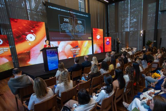 A primeira palestra do evento foi deFabiana Vancetto, da Mintel, que traçou um panorama sobre o mercado da saudabilidade no Brasil e no mundo