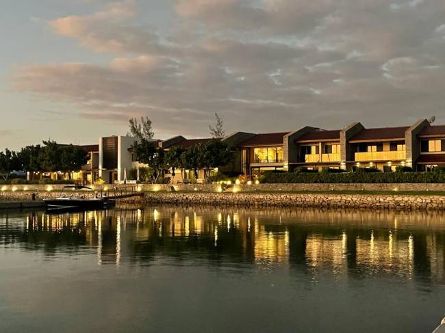 Escolhi o mar, o céu aberto e o silêncio como aliados…