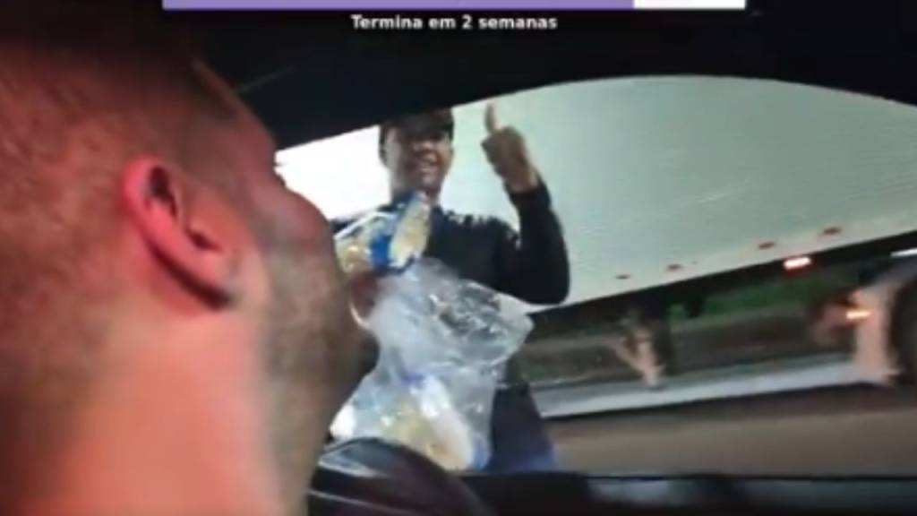 Influenciador tem celular roubado na Avenida Brasil durante live. Veja o vídeo