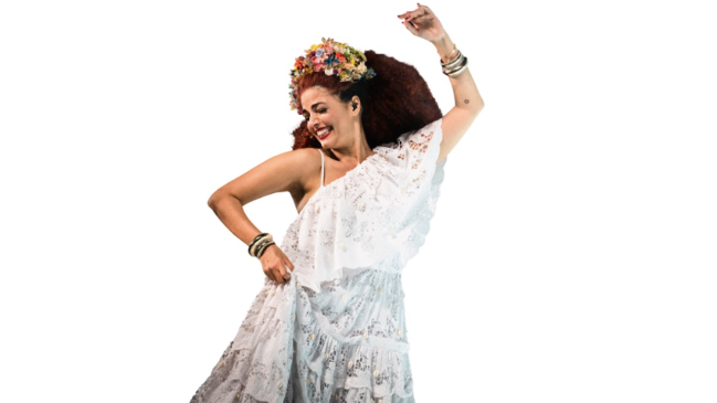 Emanuelle Araújo dá vida à Clara Nunes em musical que estreia no Rio