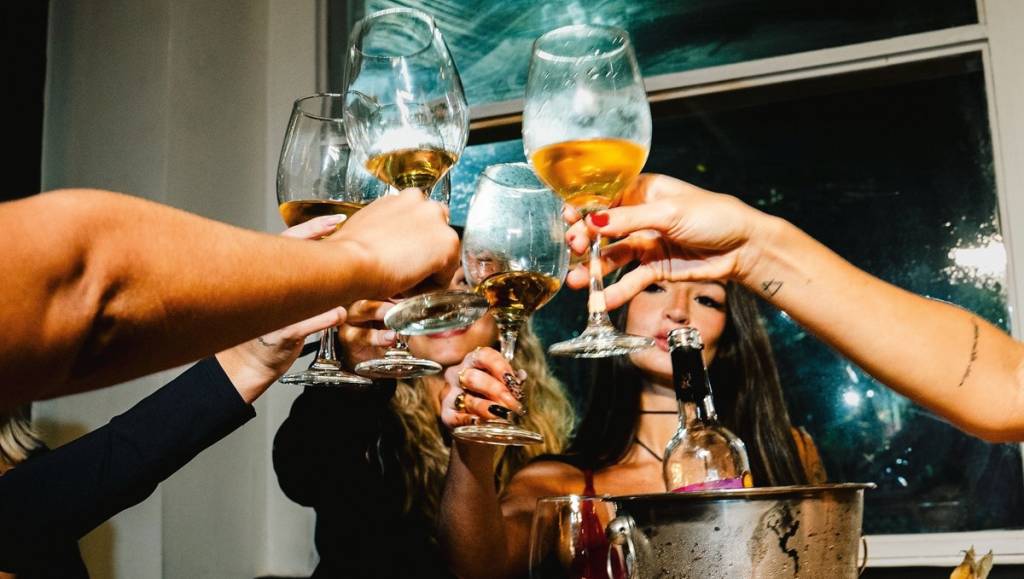 Brindes para bailar no Triplex, novo bar com DJs de Botafogo