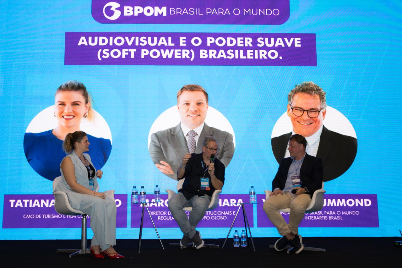 Bate-papo mediado por Victor Drummond no primeiro dia do RIW