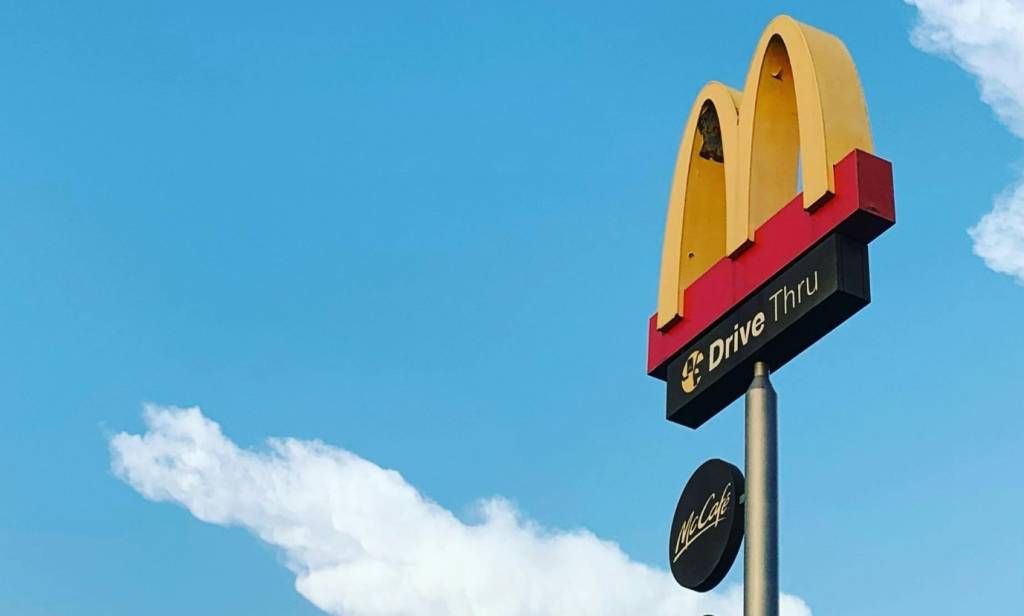 Quanto foi arrecado no McDia Feliz pras instituições que ajudam crianças