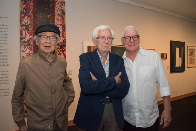 Flavio Shiró e Frederico Morais com Antonio Manoel