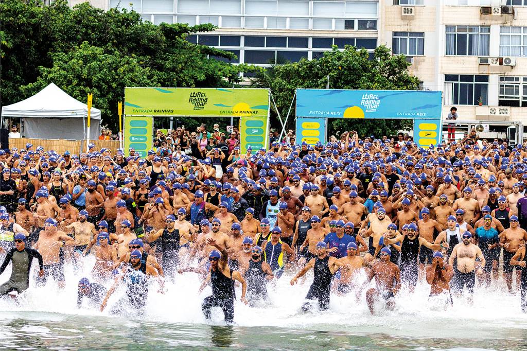 Com quatro provas até dezembro, natação no mar cai no gosto dos cariocas