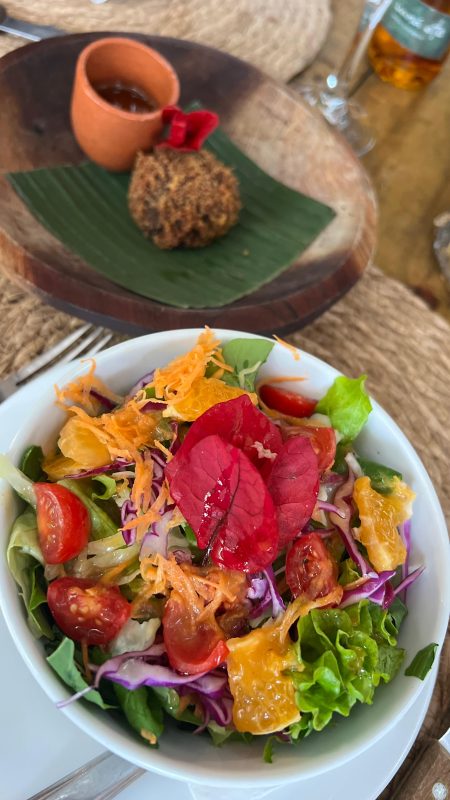 Restaurante do Uaná-Etê, pratos feitos com ingredientes locais