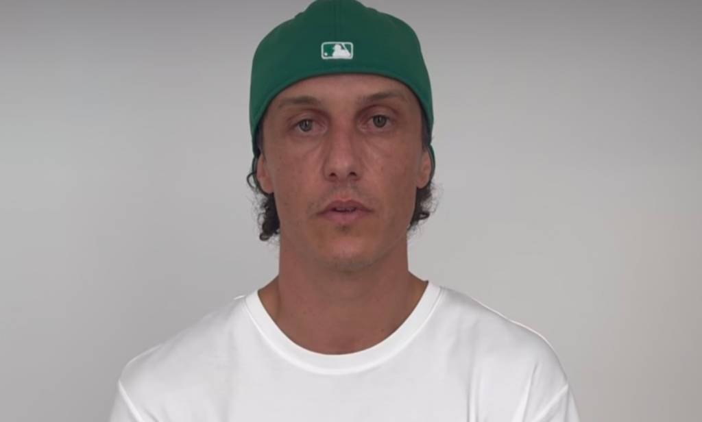 David Luiz admite que trocou mensagens, mas nega que traiu noiva