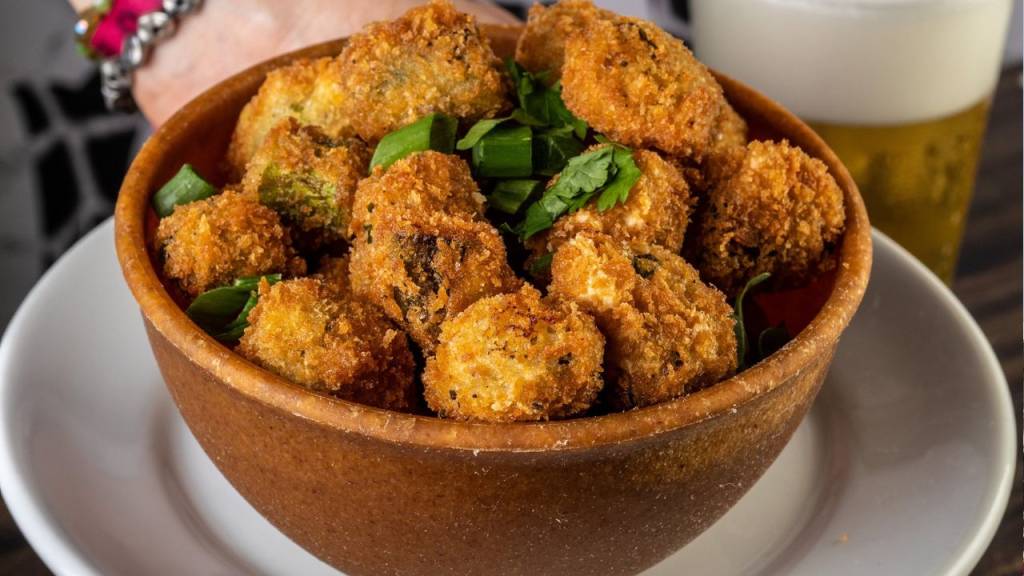 8 petiscos fritos, crocantes e quentinhos para provar em bares do Rio
