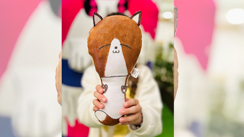 Grátis! Desenhos da criançada viram pelúcias fofas em oficina de bonecos