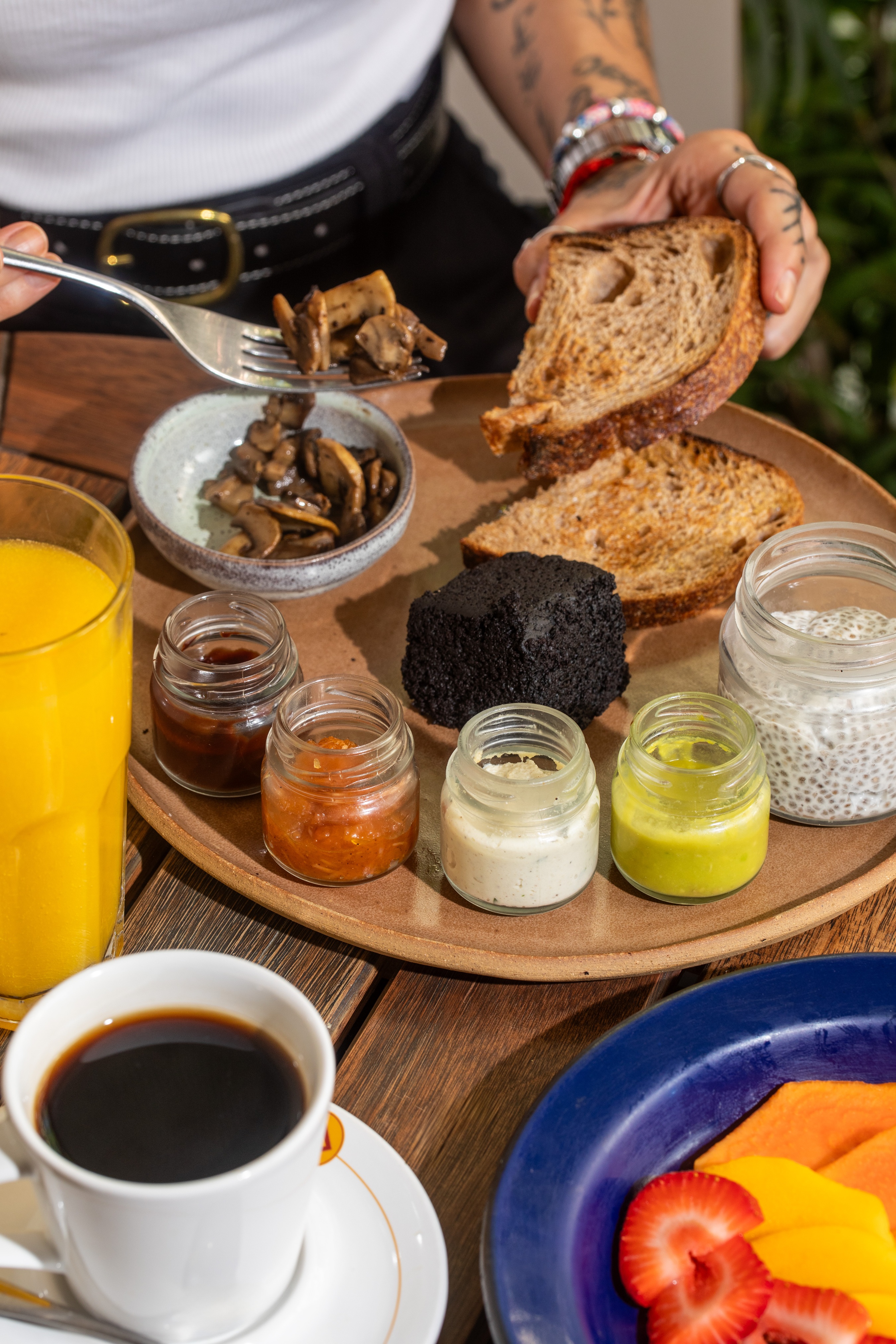 Quit&eacute;ria: p&atilde;es feitos com ingredientes brasileiros no caf&eacute; da manh&atilde;