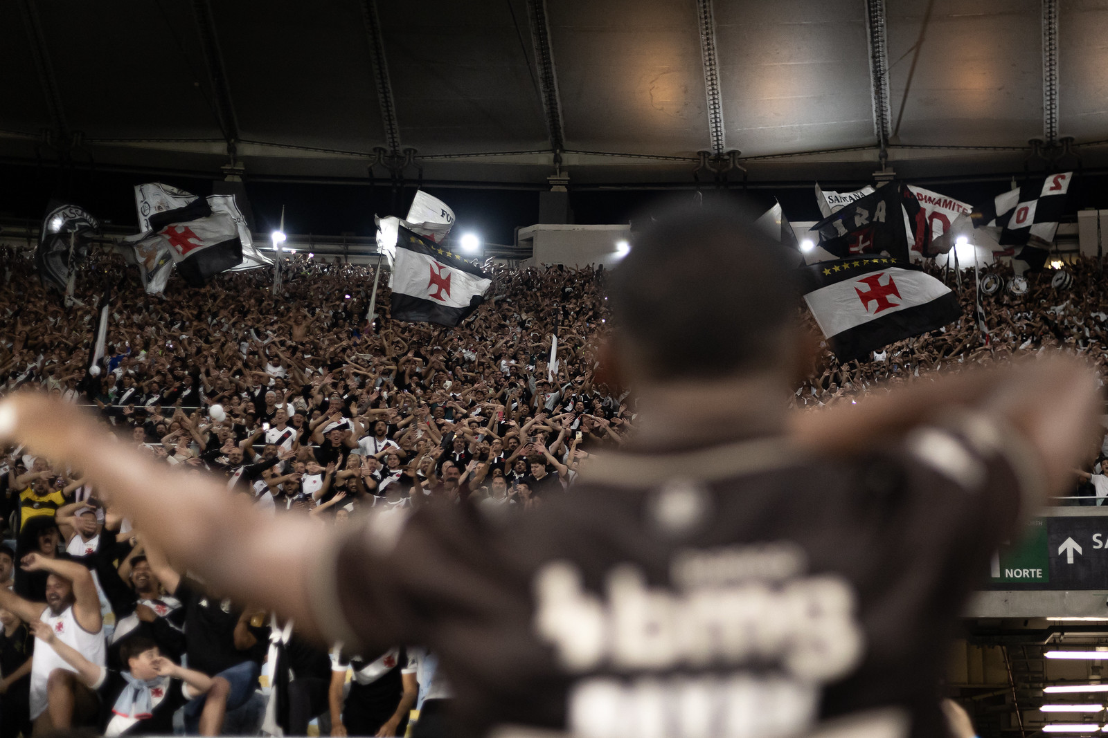 Rayan e torcida do Vasco – Matheus Lima – Vasco.