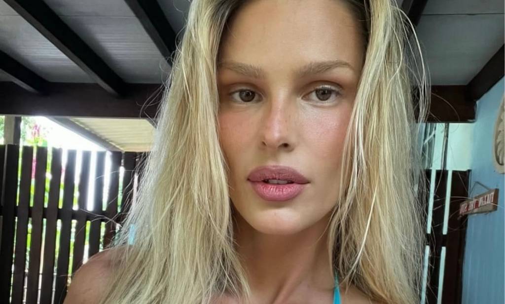 Yasmin Brunet faz publi de perfume para gays ativos e passivos