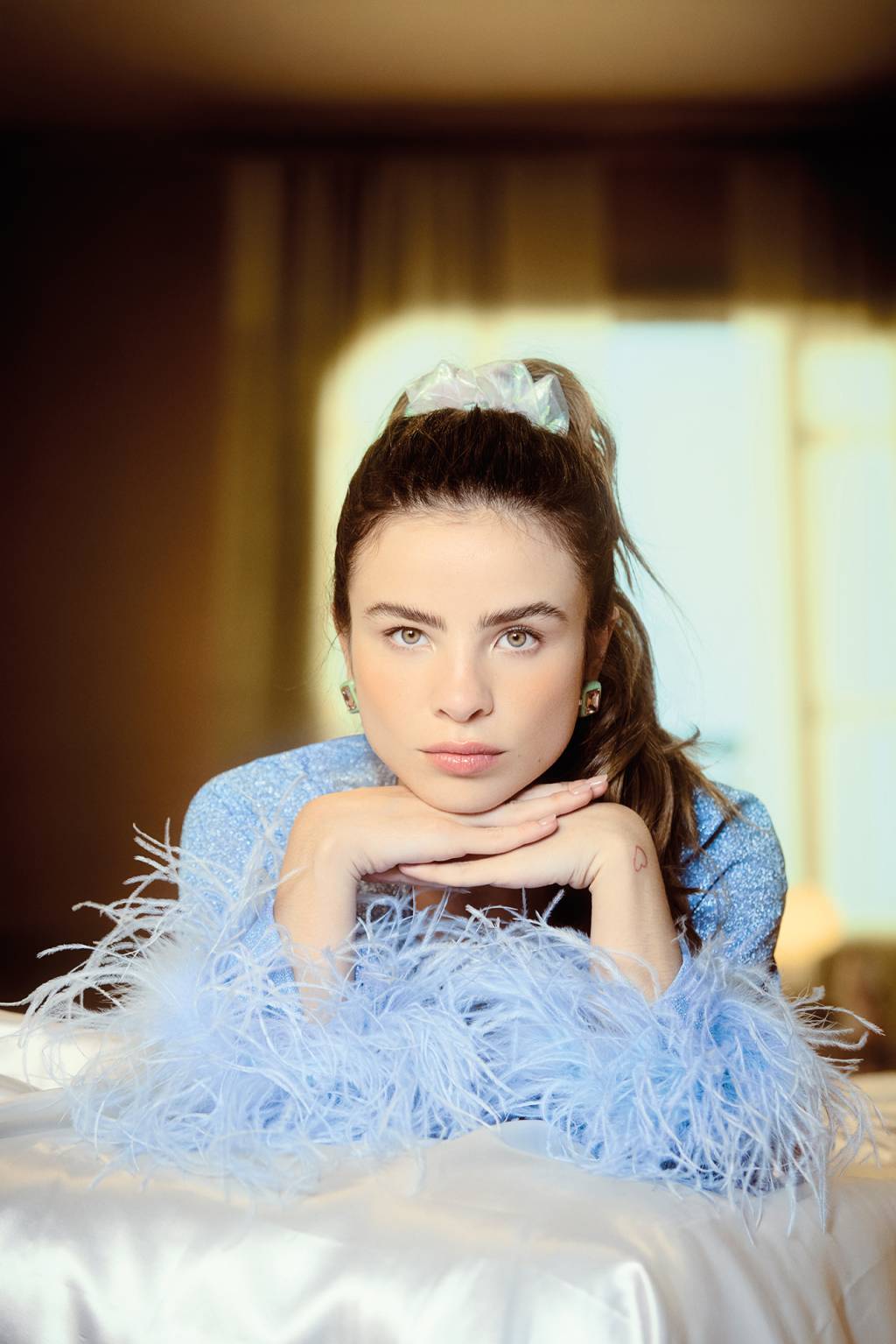 Giulia Be pausa a “skin noiva” para lançar disco em três idiomas