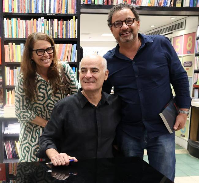 Pedro Cavalcanti entre Simone Ruiz e Guri Brito