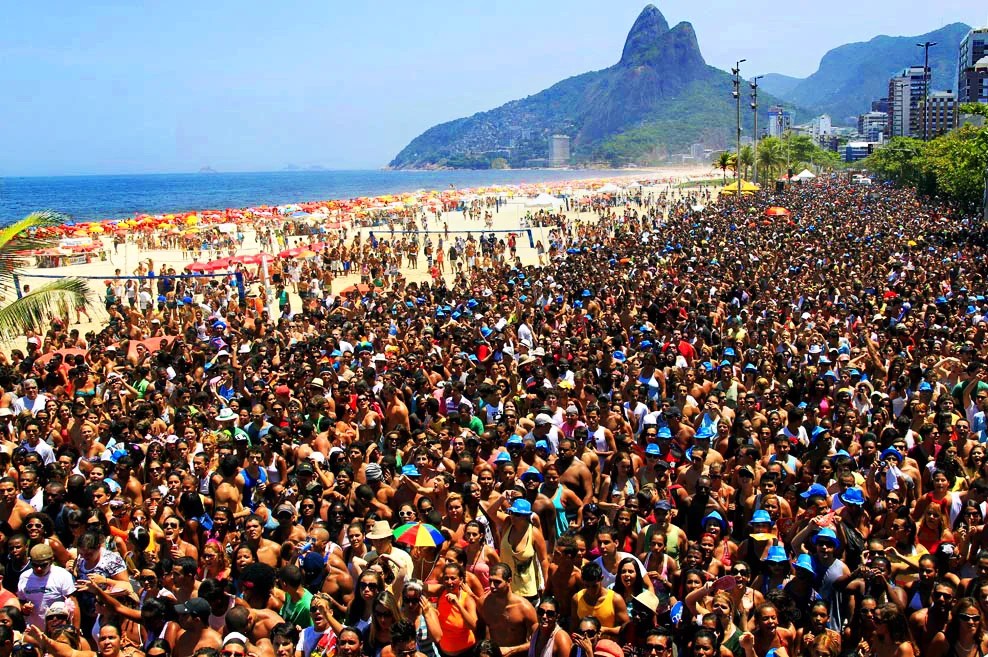 Com a superdimensão, o som dos blocos médios não chega ao fundão