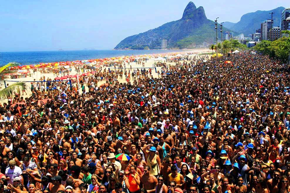 Com a superdimensão, o som dos blocos médios não chega ao fundão