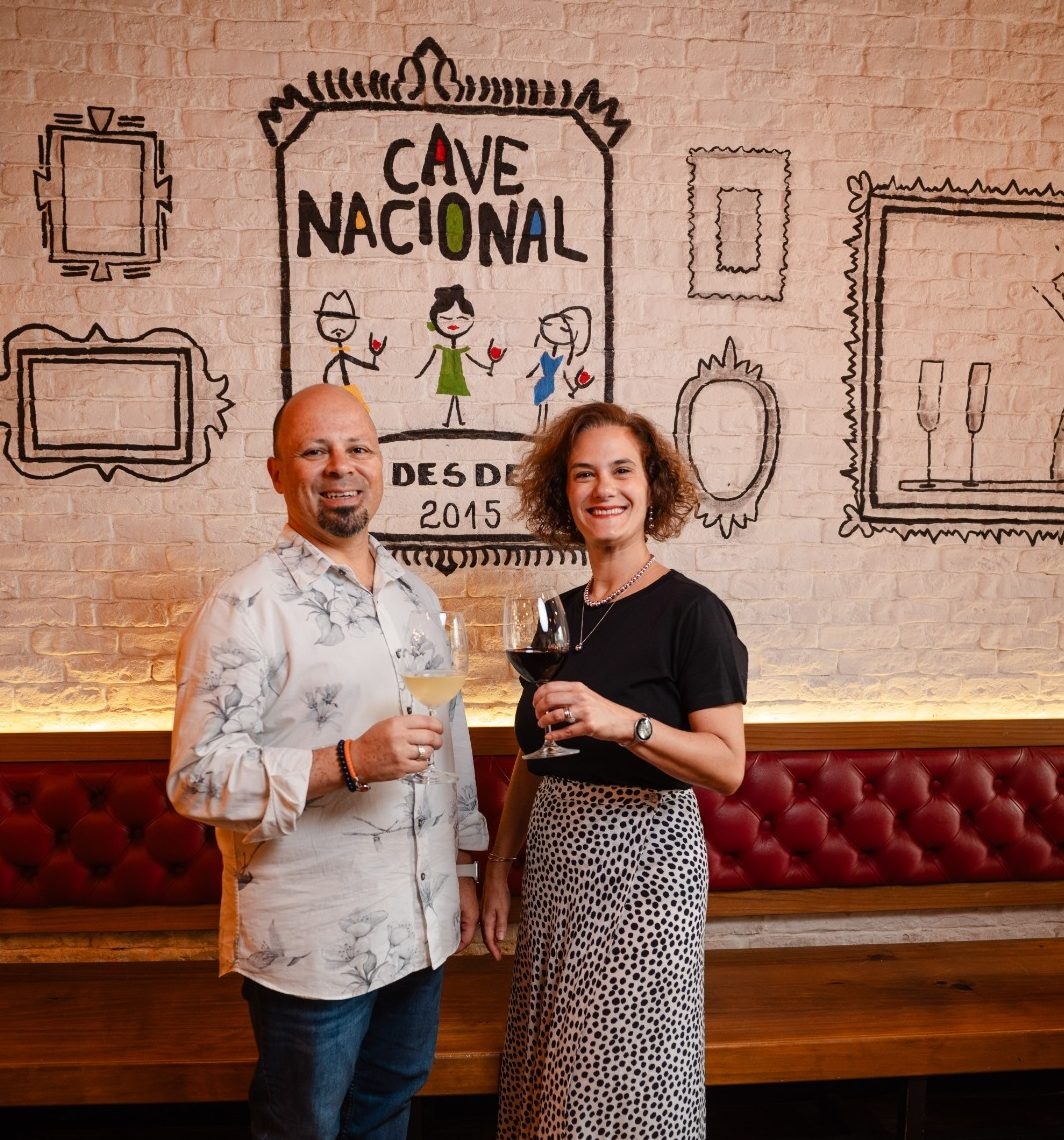 Marcelo Rebou&ccedil;as e Karina Bellinfanti, propriet&aacute;rios da Cave Nacional