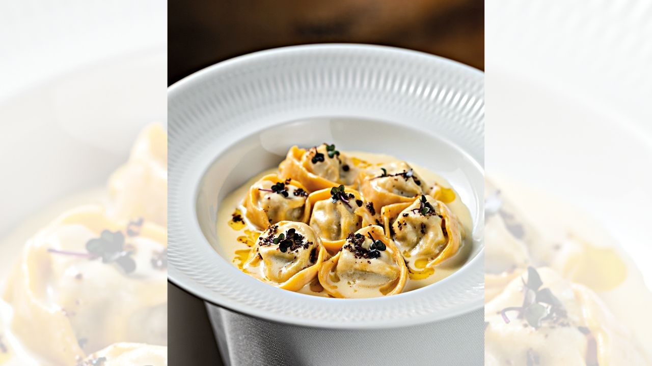 Nido -Tortello ricotta e espinafre com gema e trufa - foto Rodrigo Azevedo (3).jpg