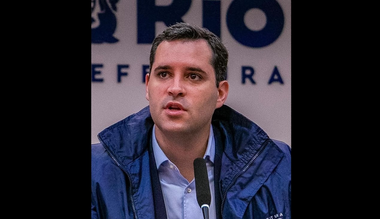 Prefeito mantém exoneração de Monique apesar do resultado do júri