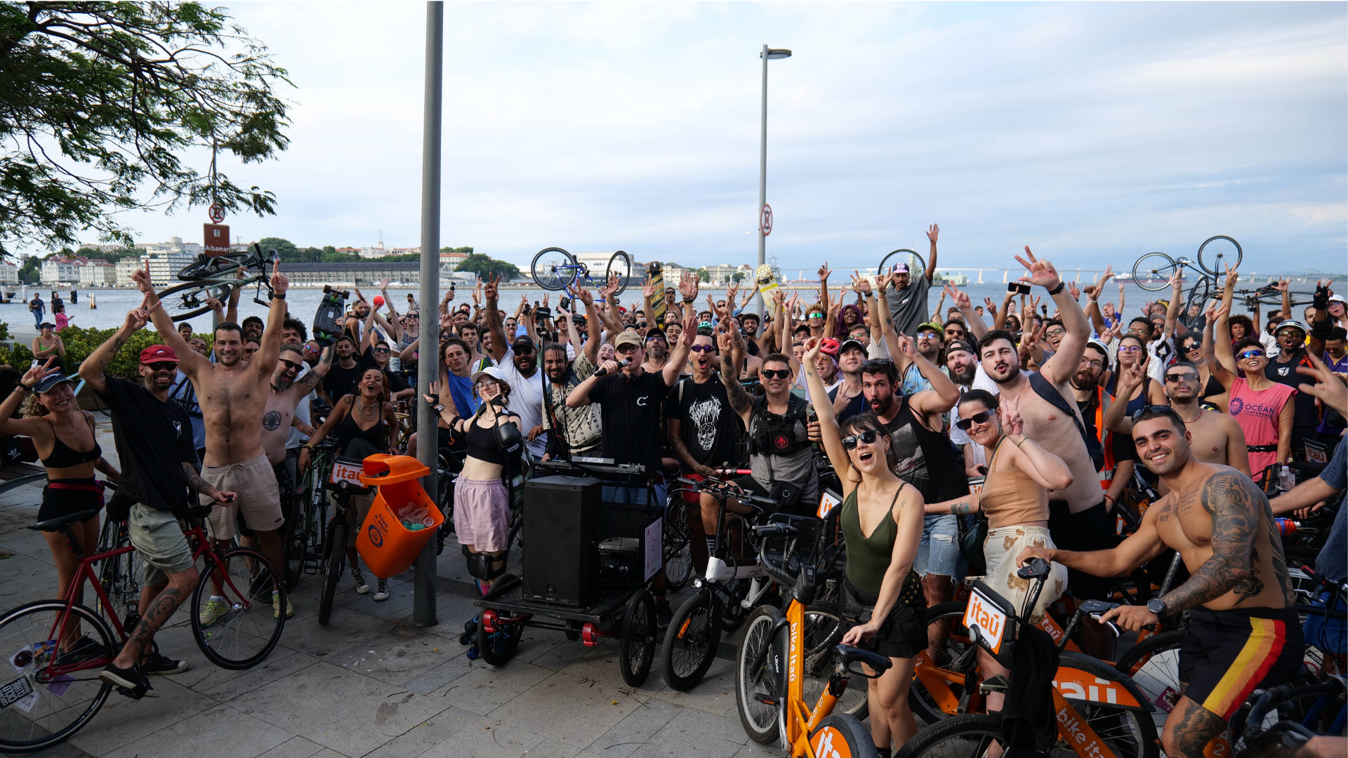 Ruas do Centro vão virar pista de dança com o “Drum & Bass Bike” (vídeo)