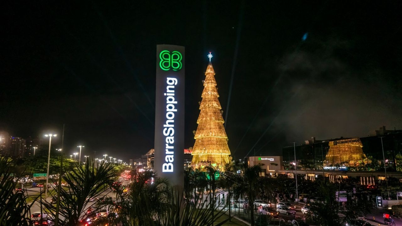 Árvore de Natal em agosto? BarraShopping inicia montagem da decoração