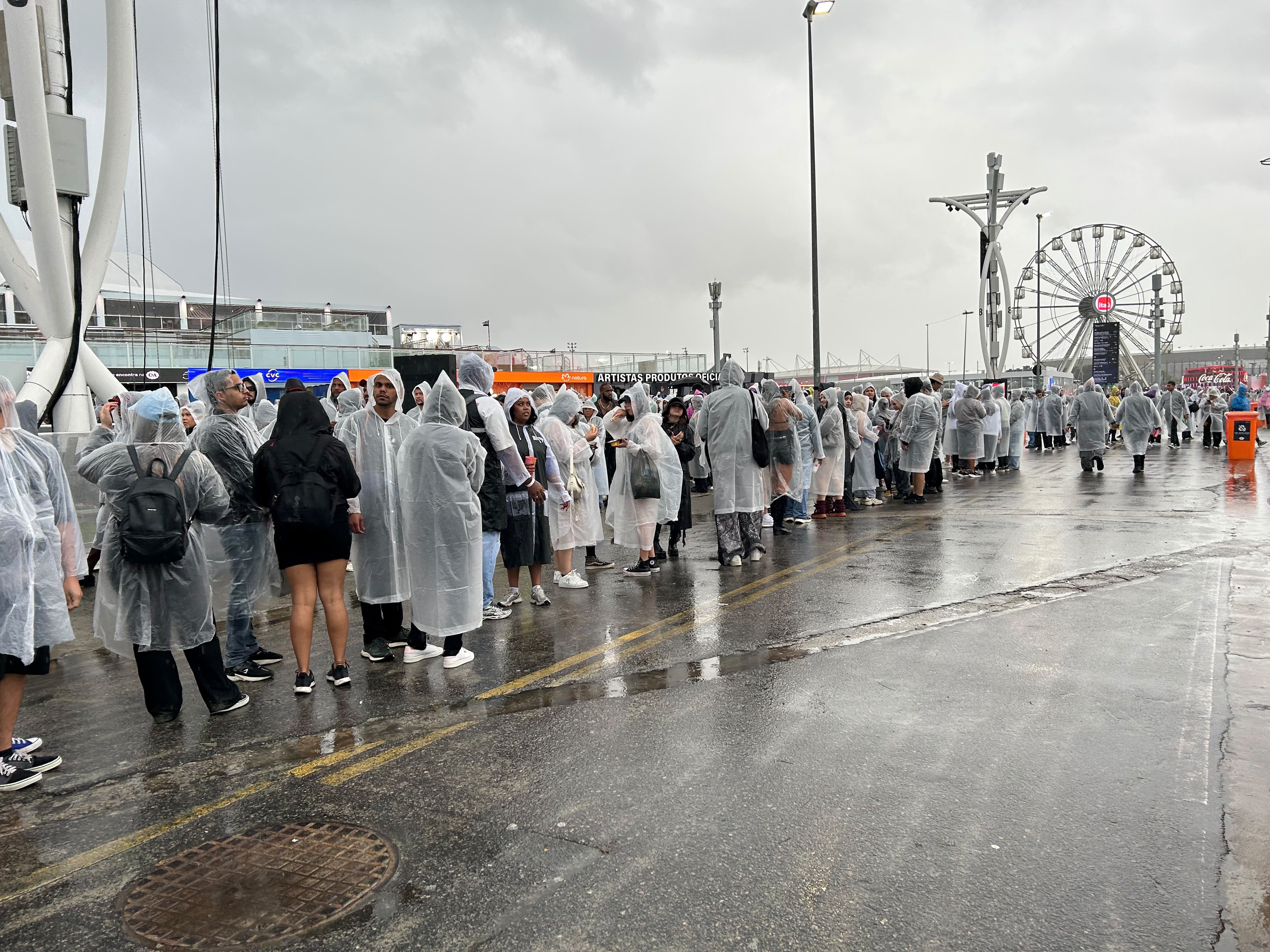 Com chuva, agendamento de brinquedos segue suspenso no Rock in Rio