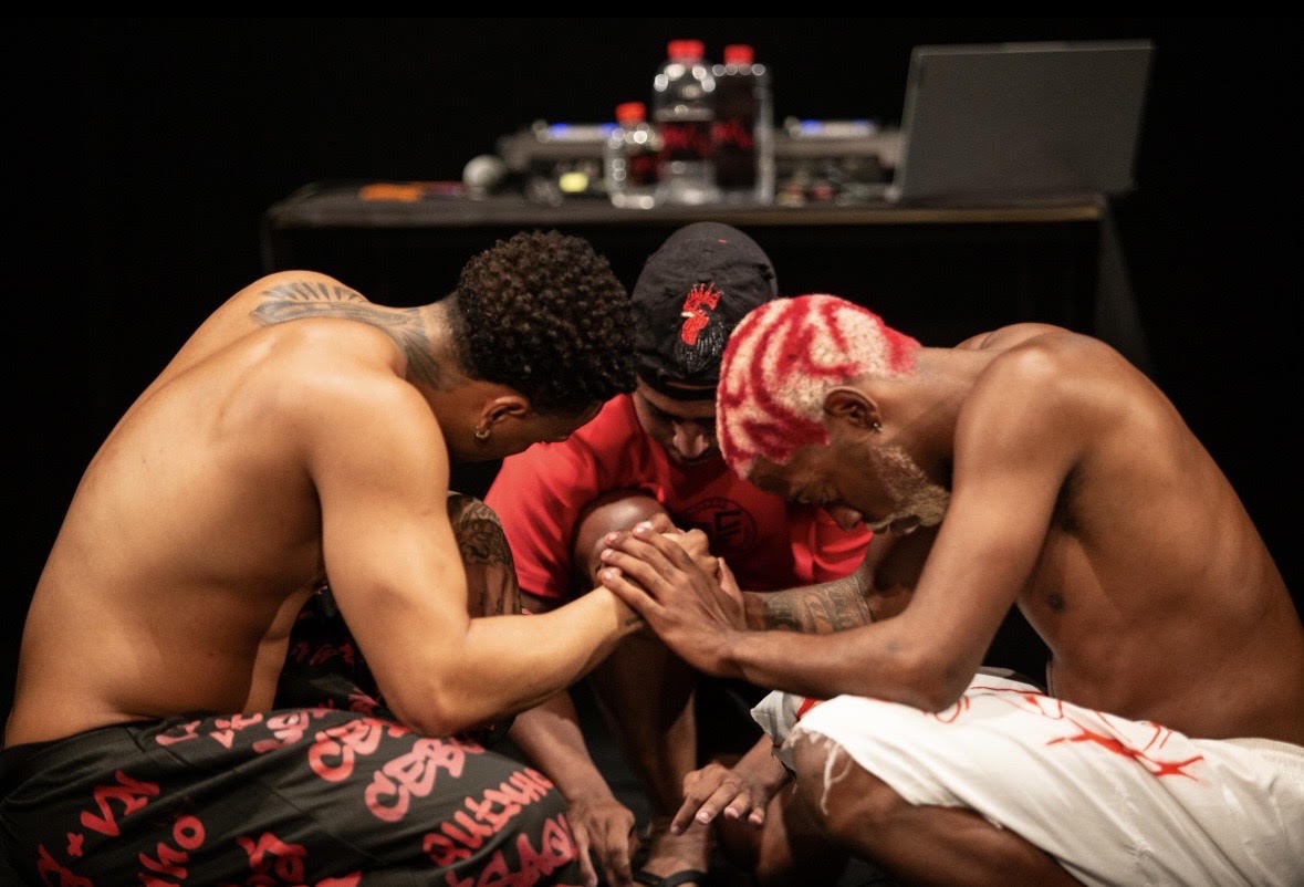 Entre a praia e o asfalto: Tem baile no Festival Midrash de Teatro